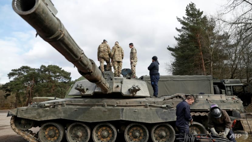 UK sending heavy tanks to Ukraine, prompts Russian warning