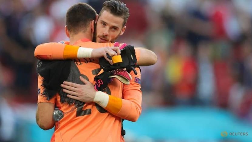 Soccer-Spain's Simon 'tortured' by error but appreciates team mates' solidarity Soccer-Spain's Simon 'tortured' by error but appreciates team mates' solidarity