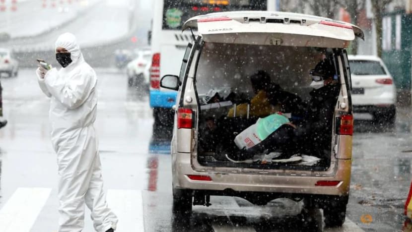 China coronavirus death toll surpasses 1,700; decline in new cases outside Hubei China coronavirus death toll surpasses 1,700; decline in new cases outside Hubei