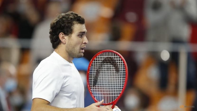 Karatsev outclasses Murray to take Sydney title Karatsev outclasses Murray to take Sydney title