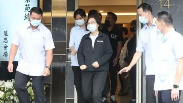 蔡英文亲赴灵堂吊唁　余天哭求余苑绮来入梦