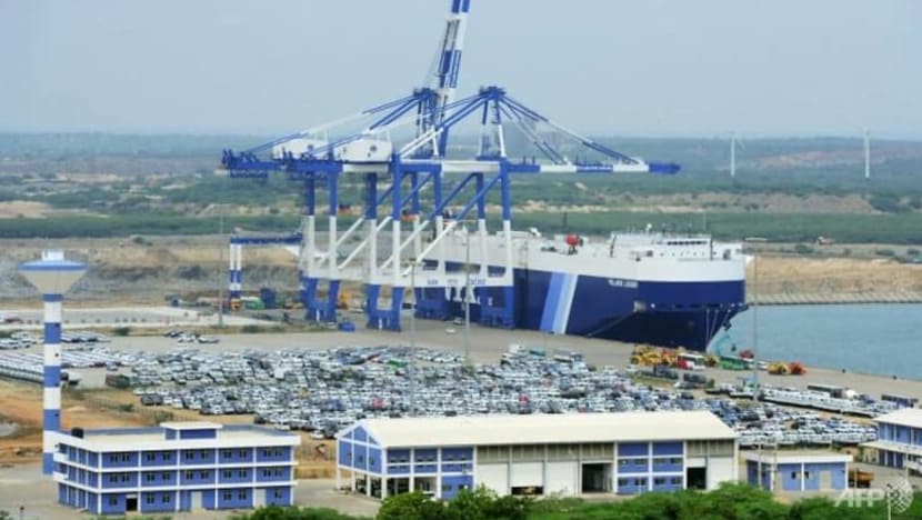 Kapal peninjau tentera China berlabuh di pelabuhan Sri Lanka