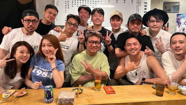 纳豆久违约朋友聚餐　展现好气色