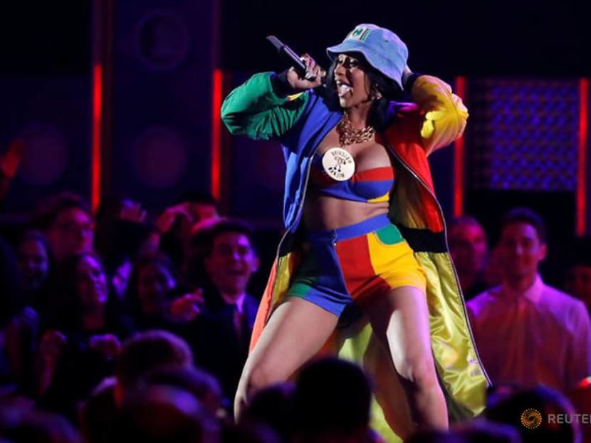 Cardi B responds to fans who say she should be jailed for drugging and robbing men Cardi B responds to fans who say she should be jailed for drugging and robbing men