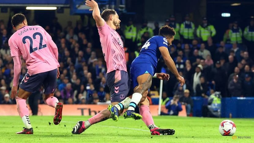 Chelsea's Potter frustrated by his defence in Everton draw