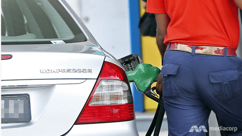 Harga minyak mentah kian meningkat, adakah anda perlu bayar lebih untuk isi petrol?