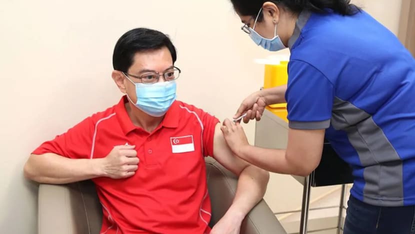 DPM Heng dapat suntikan pertama vaksin COVID-19