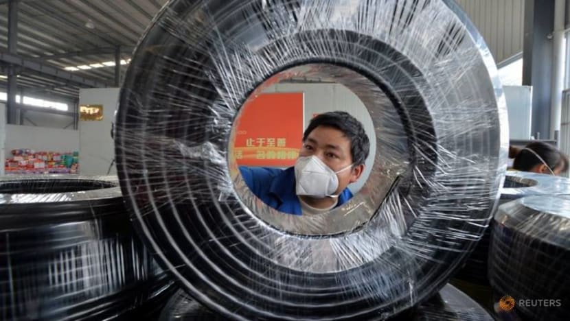 COVID-19: Slow return of China's migrant workers hobbles factory restarts COVID-19: Slow return of China's migrant workers hobbles factory restarts
