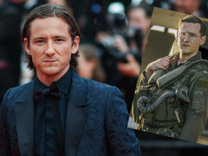 Lewis Pullman — Son Of Independence Day Star Bill Pullman— Enjoyed Playing A "Quiet Burning Ember" Character In Top Gun: Maverick