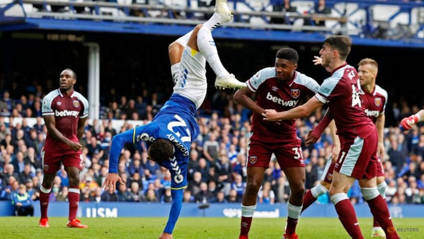 West Ham snatch battling win at Everton West Ham snatch battling win at Everton