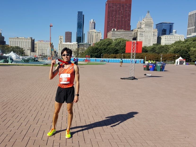 Soh Rui Yong holding up his medal from the Chicago Marathon. Photo: Soh Rui Yong's Facebook page