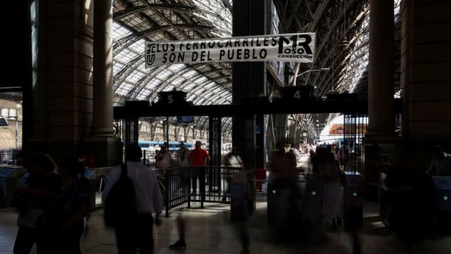 Train crash in Argentine capital leaves 30 injured, some seriously