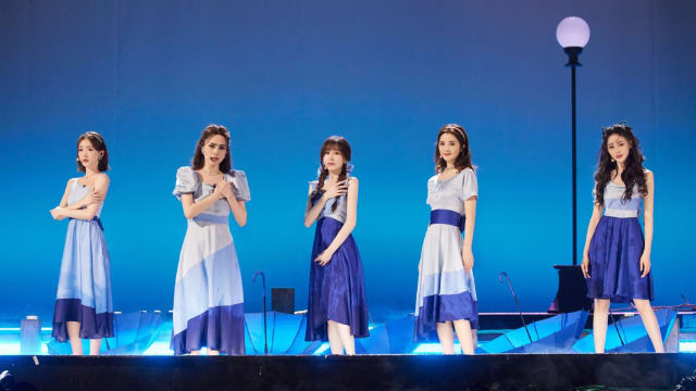 公演前扭伤脚崩溃！王心凌戴护具忍痛完成演出