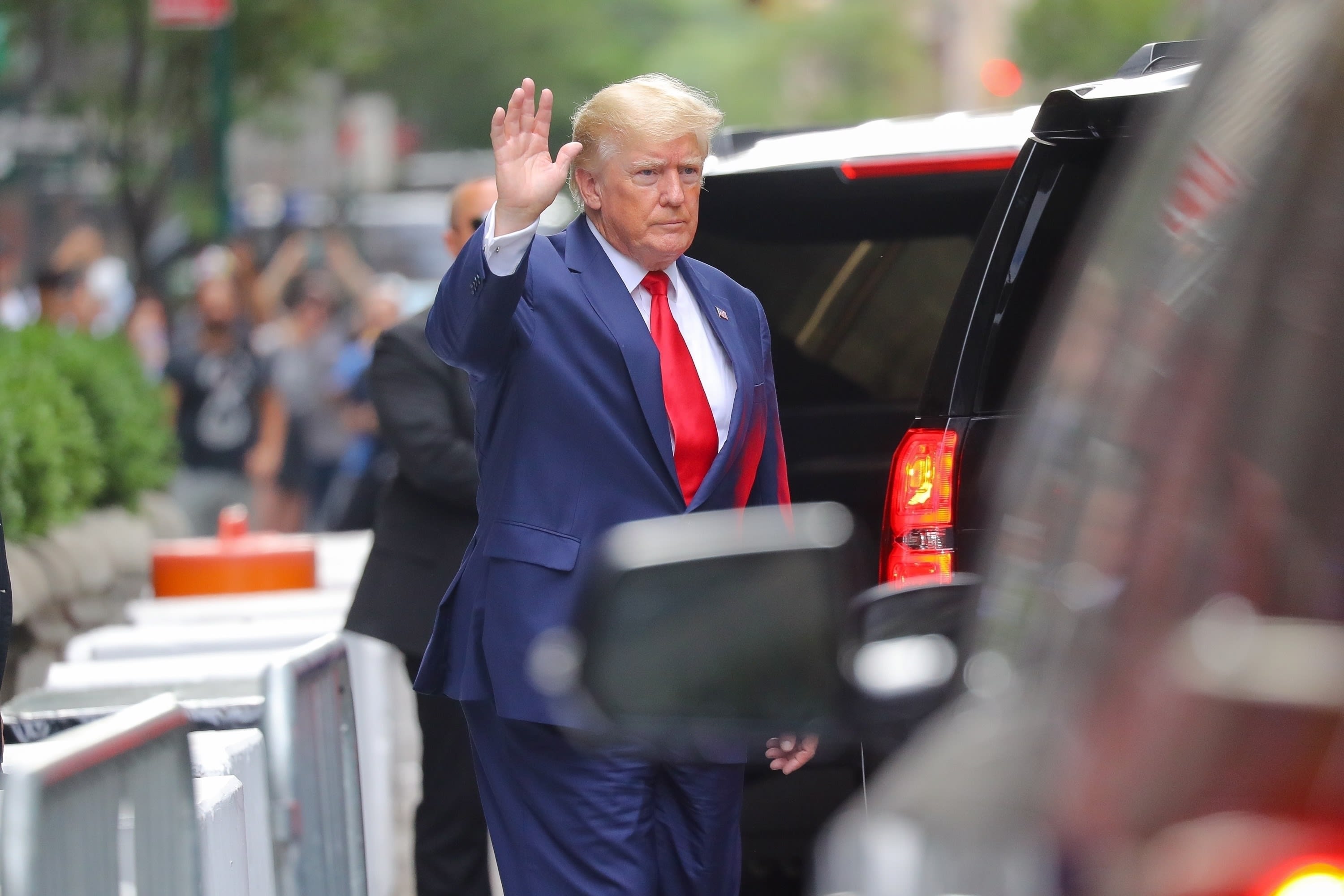 Donald Trump Mocks Joe Biden Over Seating Position At Queen Elizabeth's Funeral: "Location Is Everything" Donald Trump Mocks Joe Biden Over Seating Position At Queen Elizabeth's Funeral: "Location Is Everything"