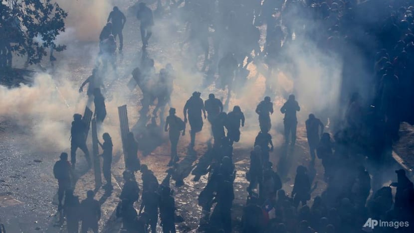Protests snarl public transportation in Chile, death toll hits 15 Protests snarl public transportation in Chile, death toll hits 15