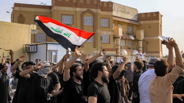 伊拉克什叶派领袖引退掀冲突 酿20死350伤