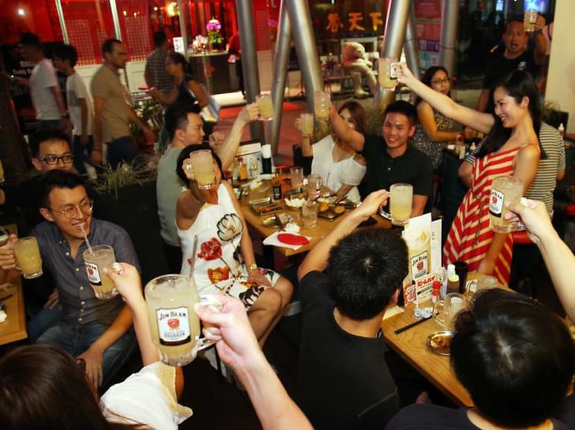 CNA Lifestyle Experiences: Transported to an Osaka izakaya with highballs and street snacks CNA Lifestyle Experiences: Transported to an Osaka izakaya with highballs and street snacks