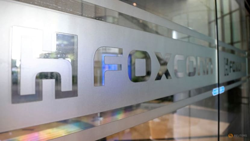 Chinese cities brace for wave of Foxconn workers from COVID-hit Zhengzhou Chinese cities brace for wave of Foxconn workers from COVID-hit Zhengzhou