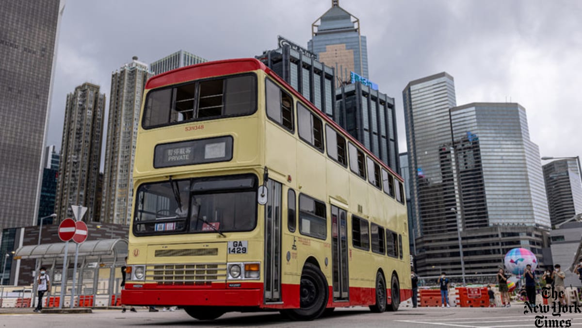 moving-memory-a-decrepit-hong-kong-double-decker-hot-dog-bus-gets-new-life