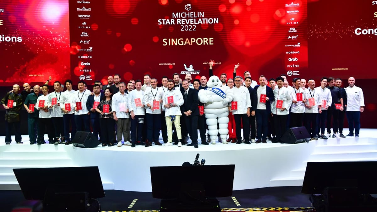 michelin-guide-singapore-2022-cloudstreet-and-thevar-get-two-stars-3-restaurants-dropped-from-list