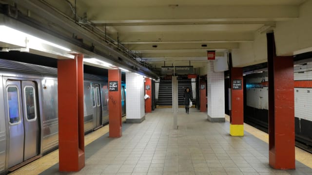 美国纽约市地铁发生枪击案 一人死亡