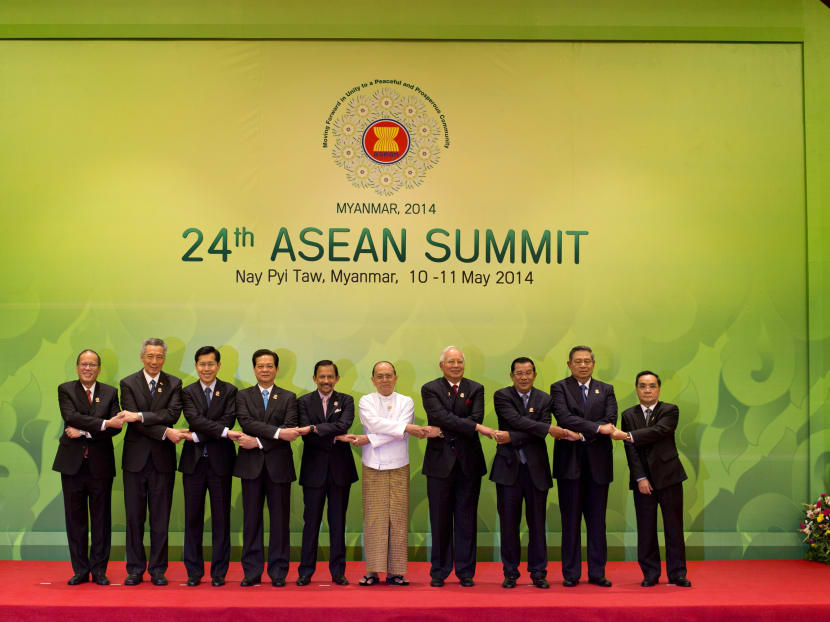 Leaders of Association of Southeast Asian Nations pose for a photograph during 24th ASEAN leaders Summit in Naypyitaw, Myanmar, May 11 2014. Photo: AP