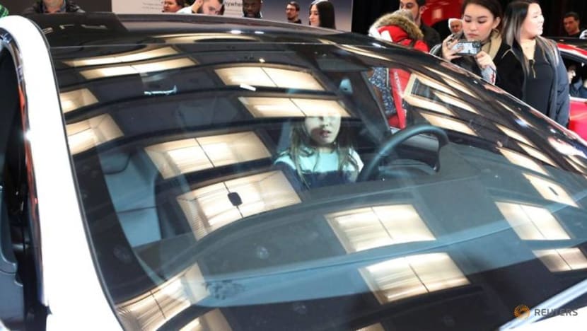 Analysis-Tesla's plans for batteries, China scrutinized as Musk drops features Analysis-Tesla's plans for batteries, China scrutinized as Musk drops features