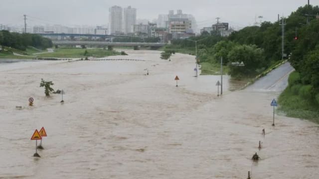 韩国暴雨成灾 两死六伤还有一人失踪 