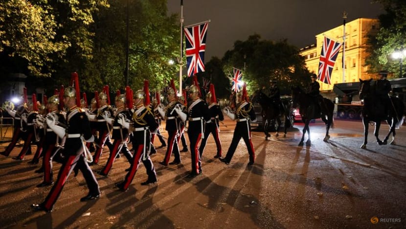 Queen Elizabeth's coffin to be flown to London Queen Elizabeth's coffin to be flown to London