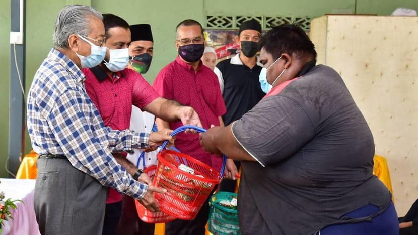 Former Malaysian PM Mahathir Mohamad apologises for flouting COVID-19 rules Former Malaysian PM Mahathir Mohamad apologises for flouting COVID-19 rules