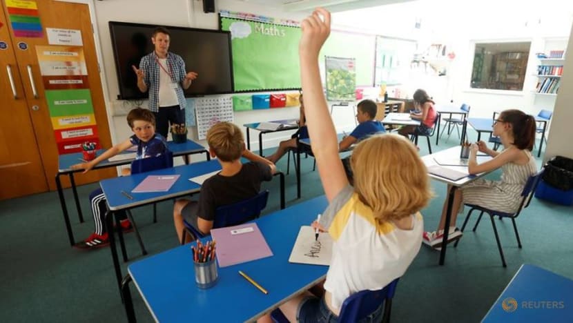 England schools in COVID-19 hotspots to bring in face masks after government U-turn England schools in COVID-19 hotspots to bring in face masks after government U-turn