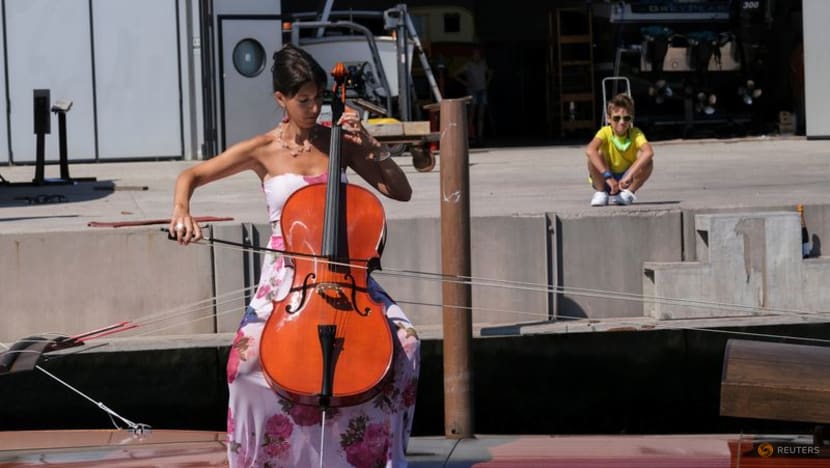 In Italy, floating fiddle makes test voyage In Italy, floating fiddle makes test voyage