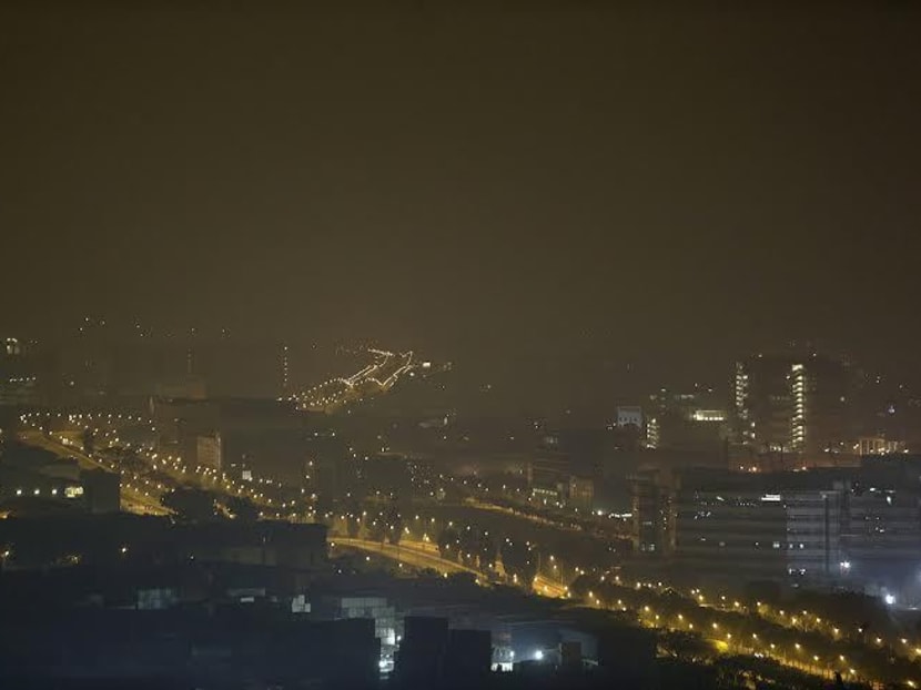 Haze as seen from Teban Gardens on Oct 20, 2015. One-hour PM2.5 levels reached 471 in the west at 11pm yesterday (Oct 19). Photo: Wee Teck Hian