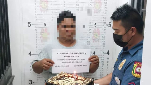 菲律宾通缉犯生日当天落网 警察送上蛋糕