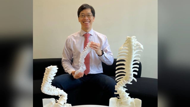 中央医院外科医生采用三维打印技术 制作三维打印脊椎模型