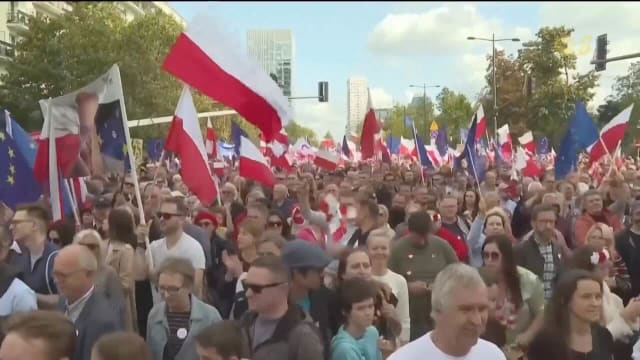 波兰大选即将举行 公民联盟发起大规模反政府游行造势