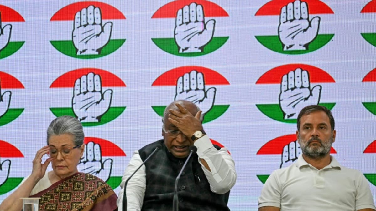 India’s opposition says no cash for election campaigning