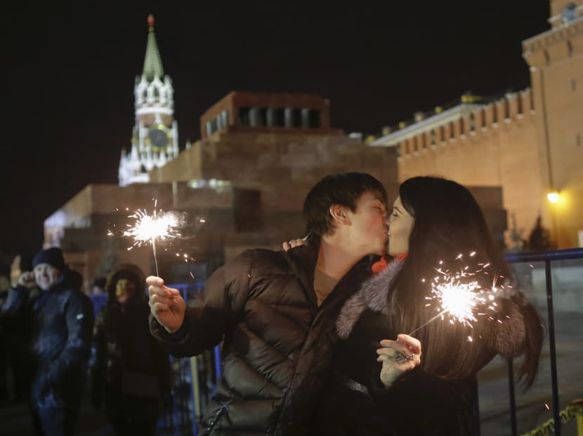 Revelers welcome 2014 with huge fireworks displays