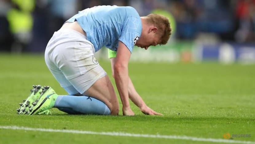 Soccer-De Bruyne returns to training in Belgian boost Soccer-De Bruyne returns to training in Belgian boost