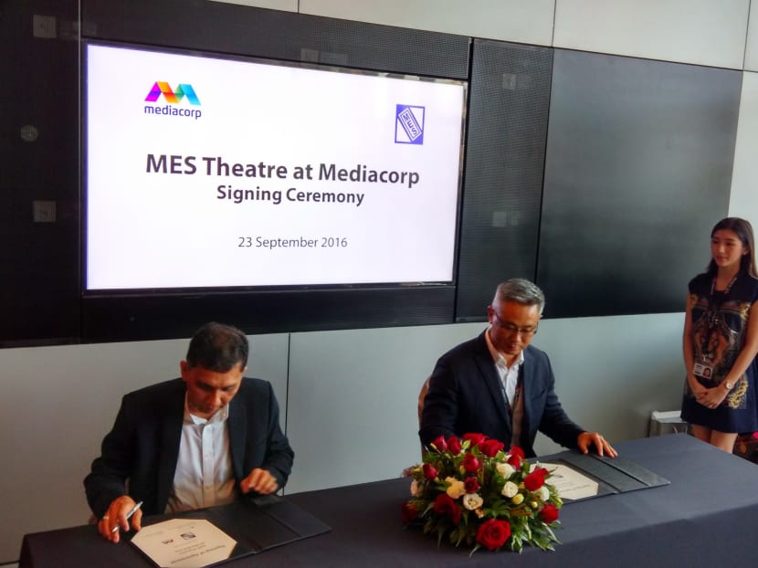 Mediacorp's Theatre Signing Ceremony (from left:) Chief Executive Officer and Founder of MES Group Mohamed Abdul Jaleel signing a three-year naming rights agreement with Chief Commercial Officer, Mediacorp, Jack Lim earlier today on Sept 23. Photo: Sonia Yeo