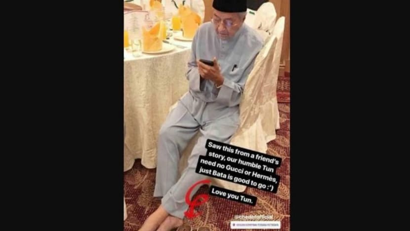 Dr Mahathir nafi pakai selipar Bata satu lakonan Dr Mahathir nafi pakai selipar Bata satu lakonan