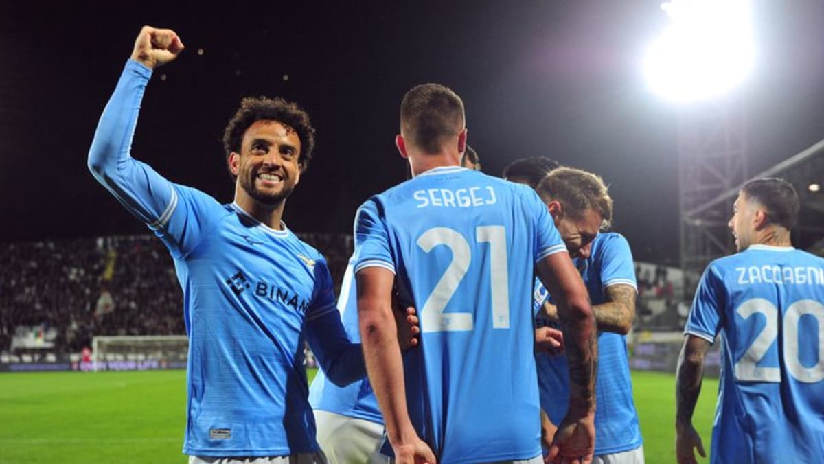 Lazio mengamankan posisi kedua dengan kemenangan 3-0 atas Spezia