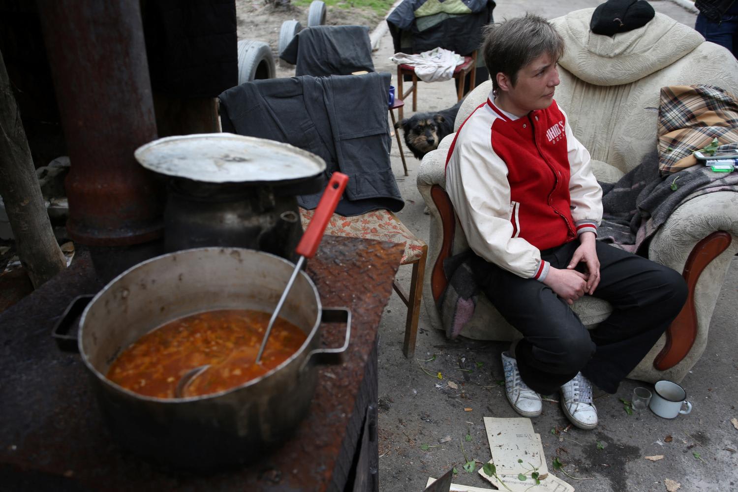 A local resident cooks a borshch, a traditional Ukrainian tomato soup, on the outskirts of eastern Ukrainian city of Donetsk on April 11, 2017. A local resident cooks a borshch, a traditional Ukrainian tomato soup, on the outskirts of eastern Ukrainian city of Donetsk on April 11, 2017.