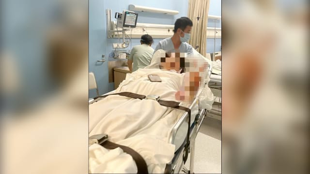 上一刻与同事聊天下一秒倒在厕所 女主管越南游中风惊魂