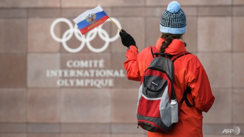 Russian Olympic chief says athletes must compete without restrictions