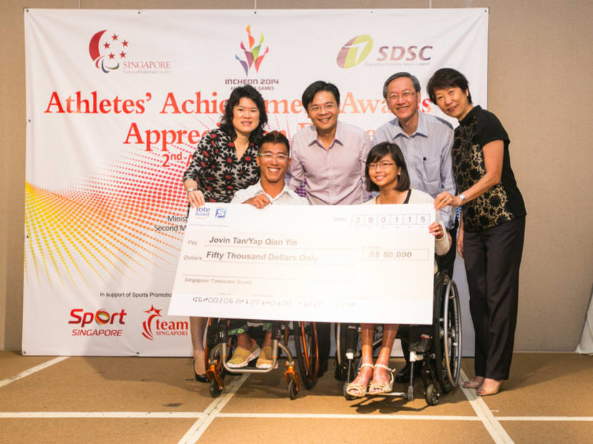 (Back row, from left) TOTE Board director of grant management Boon-Ngee Sebastian, Minister for Culture, Community and Youth Lawrence Wong, Minister of State (Culture, Community and Youth) Sam Tan and Singapore National Paralympic Council chairman Teo-Koh Sock Miang presenting a S$50,000 cheque to (front row, from left) Sing­apore sailors Jovin Tan and Yap Qian Yin at the Athletes’ Achievement Award ceremony, for their performance at last year’s Asian Para Games. Photo: MCCY