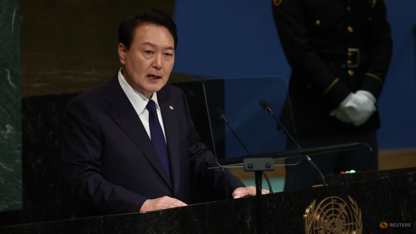 South Korean, Japanese leaders meet, agree on need to improve ties
