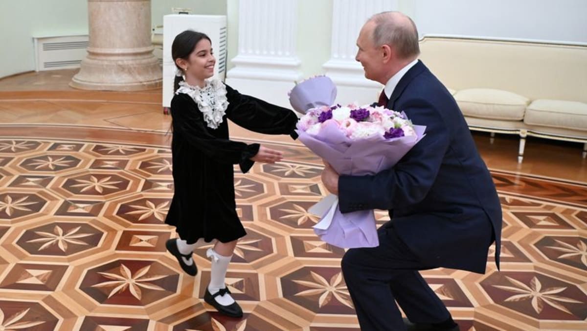 In Kremlin stunt, Putin and girl, 8, lobby minister for budget funds In Kremlin stunt, Putin and girl, 8, lobby minister for budget funds