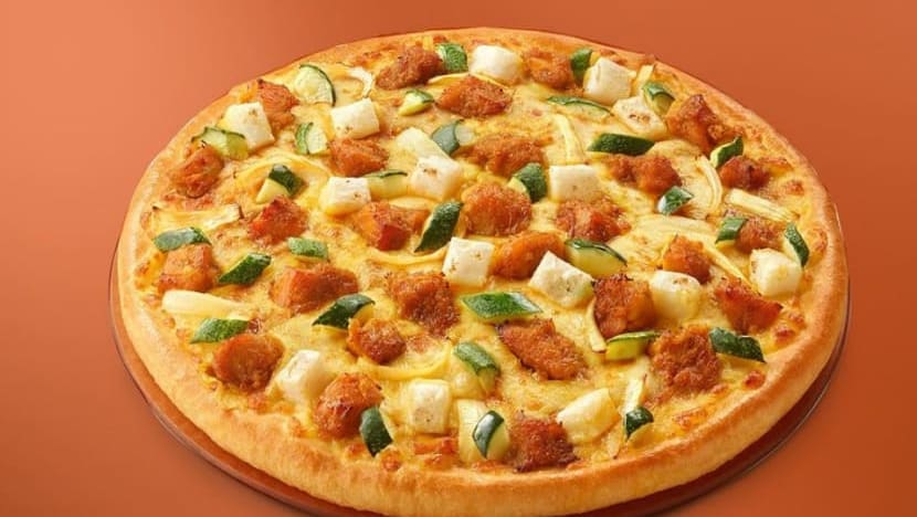 Anda gemar makan sate? Kini ada piza sate ayam dijual di Pizza Hut S'pura
