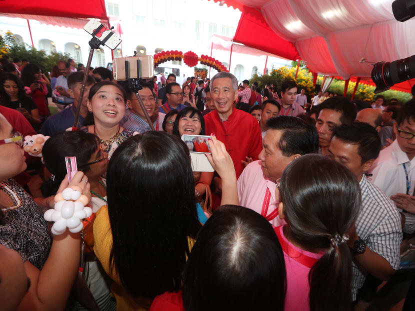 PM Lee interacts with grassroots and community leaders at CNY party
